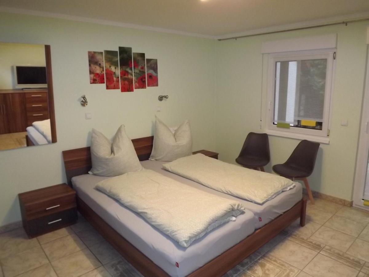 Grosszuegige Ferienwohnung Am Waldesrand Im Seenland Lauta Esterno foto