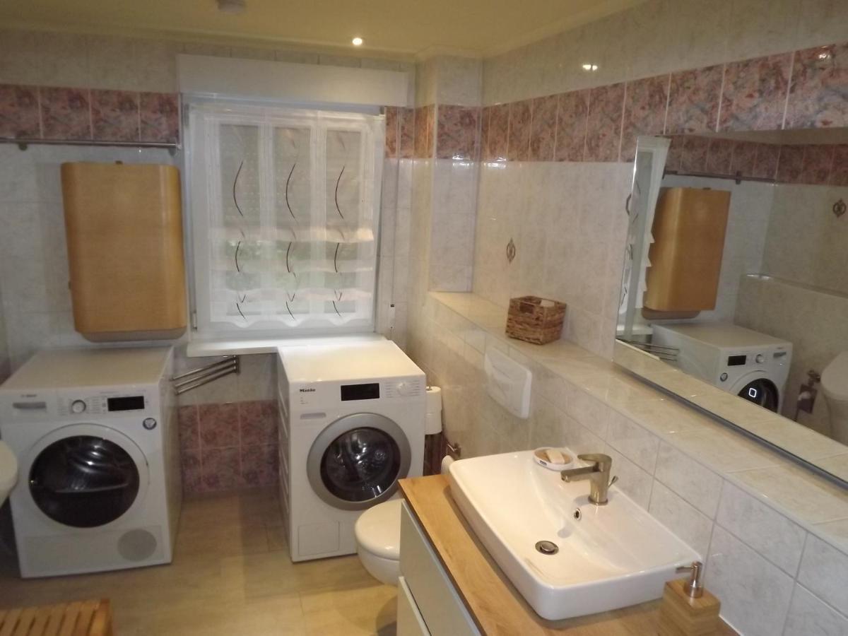 Grosszuegige Ferienwohnung Am Waldesrand Im Seenland Lauta Esterno foto