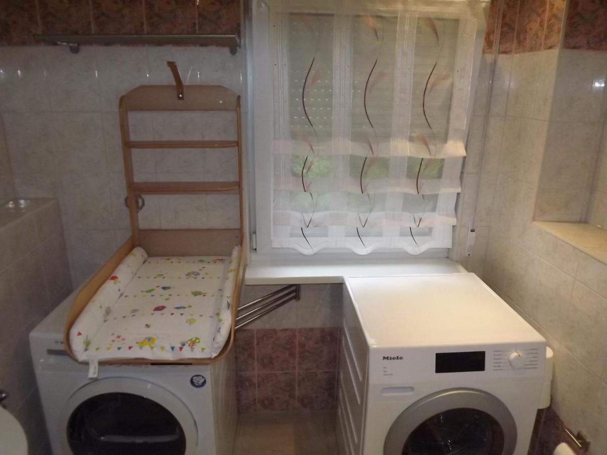 Grosszuegige Ferienwohnung Am Waldesrand Im Seenland Lauta Esterno foto
