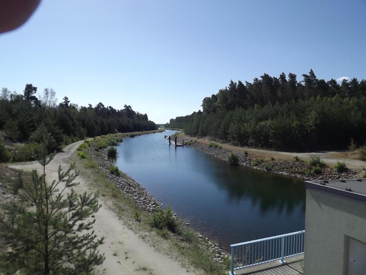 Grosszuegige Ferienwohnung Am Waldesrand Im Seenland Lauta Esterno foto