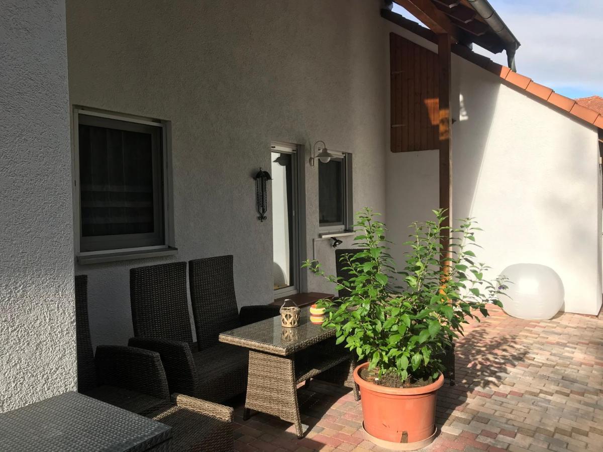 Grosszuegige Ferienwohnung Am Waldesrand Im Seenland Lauta Esterno foto