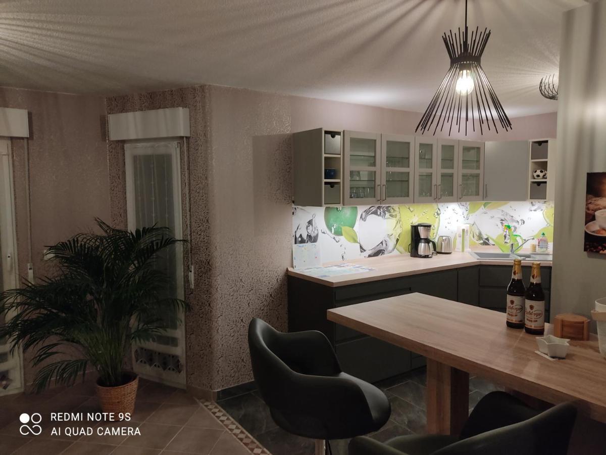 Grosszuegige Ferienwohnung Am Waldesrand Im Seenland Lauta Esterno foto