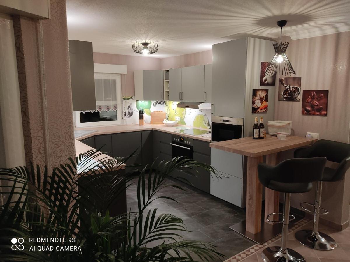 Grosszuegige Ferienwohnung Am Waldesrand Im Seenland Lauta Esterno foto