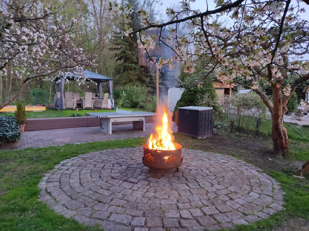 Grosszuegige Ferienwohnung Am Waldesrand Im Seenland Lauta Esterno foto