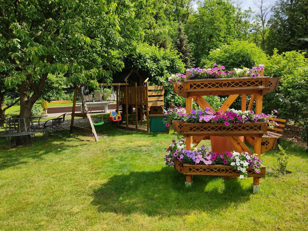 Grosszuegige Ferienwohnung Am Waldesrand Im Seenland Lauta Esterno foto