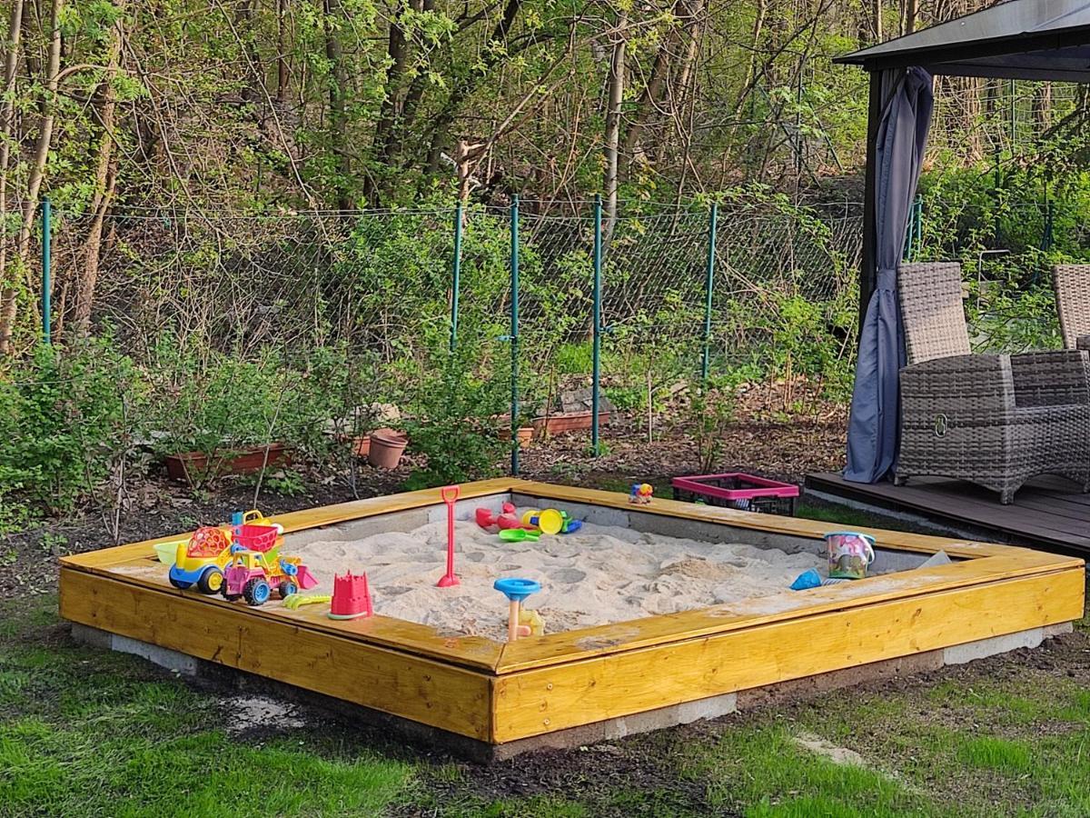 Grosszuegige Ferienwohnung Am Waldesrand Im Seenland Lauta Esterno foto
